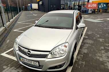 Седан Opel Astra 2012 в Першотравенске