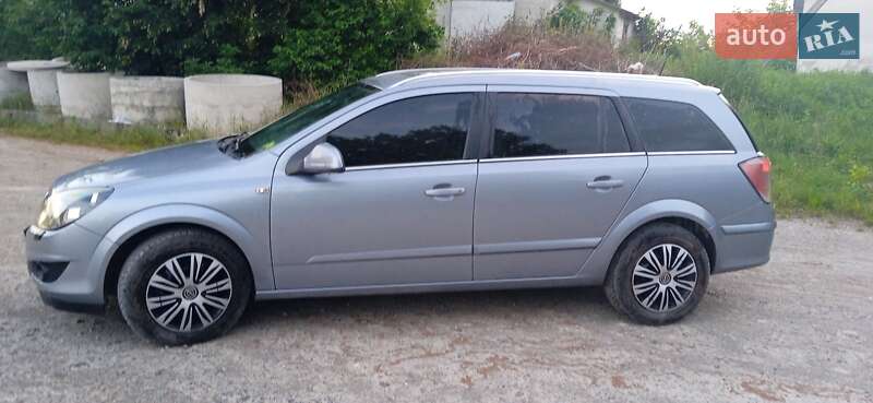 Универсал Opel Astra 2010 в Хмельницком