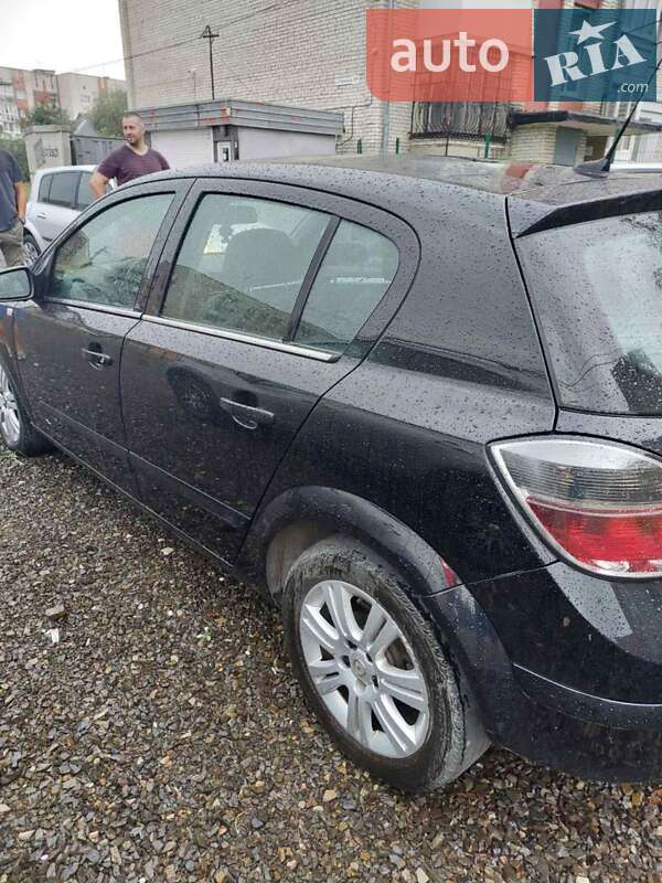 Хэтчбек Opel Astra 2009 в Жидачове