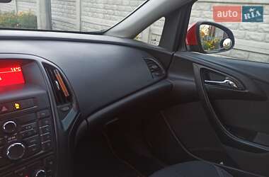 Універсал Opel Astra 2011 в 