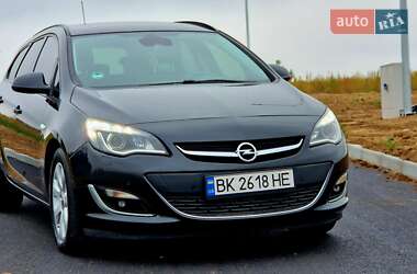 Универсал Opel Astra 2014 в Ровно