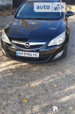 Універсал Opel Astra 2011 в Житомирі