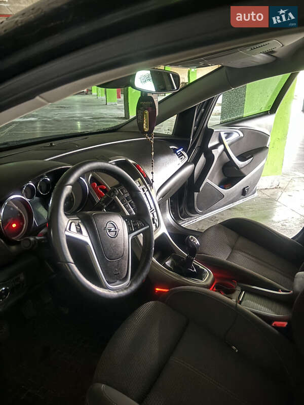 Универсал Opel Astra 2012 в Стрые