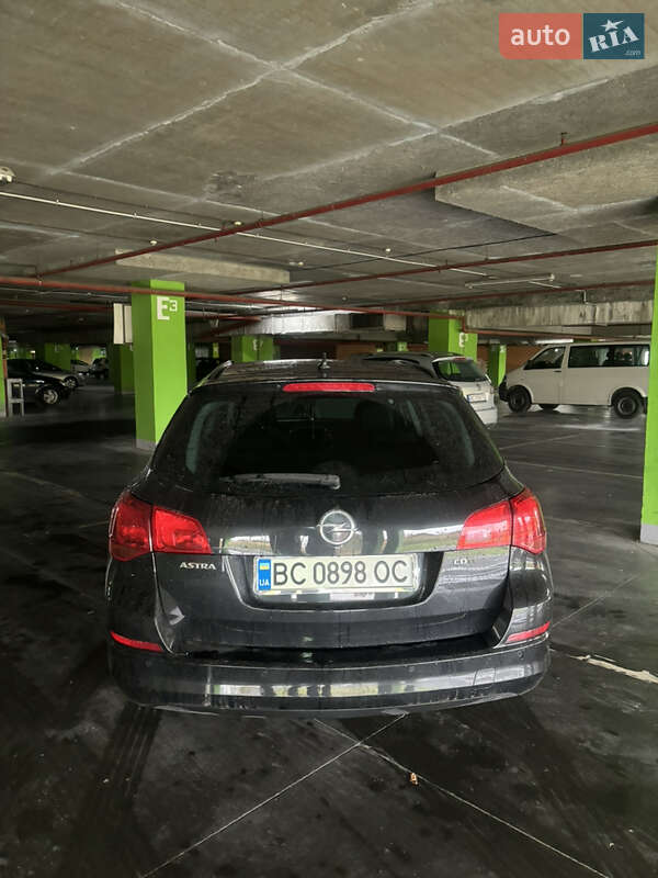 Универсал Opel Astra 2012 в Стрые