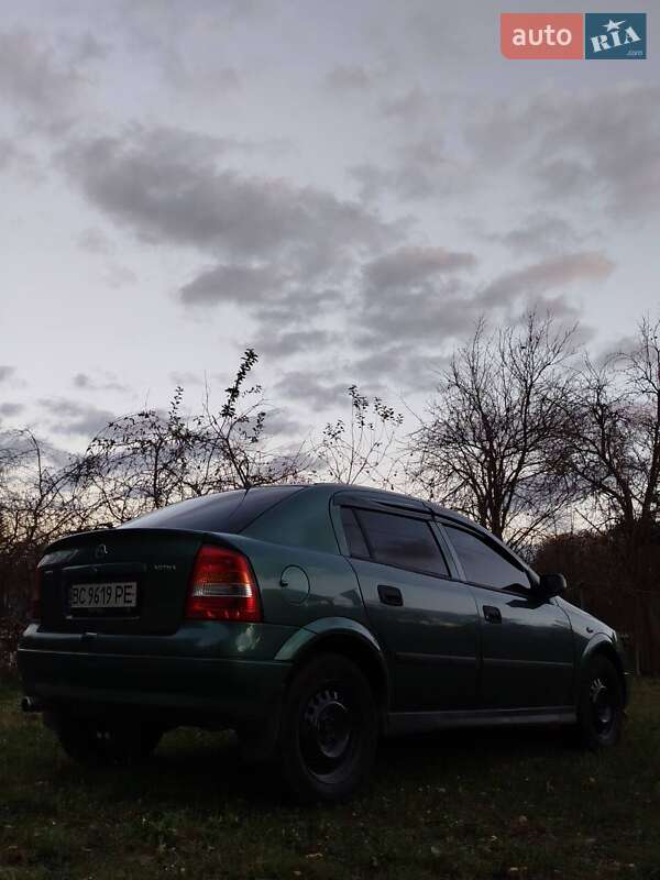 Хэтчбек Opel Astra 1999 в 