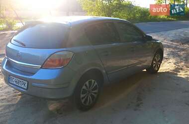 Хэтчбек Opel Astra 2004 в 
