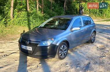 Хэтчбек Opel Astra 2004 в 