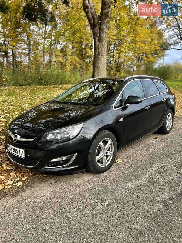 Универсал Opel Astra 2013 в Стрые
