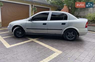 Седан Opel Astra 2004 в Золочеві