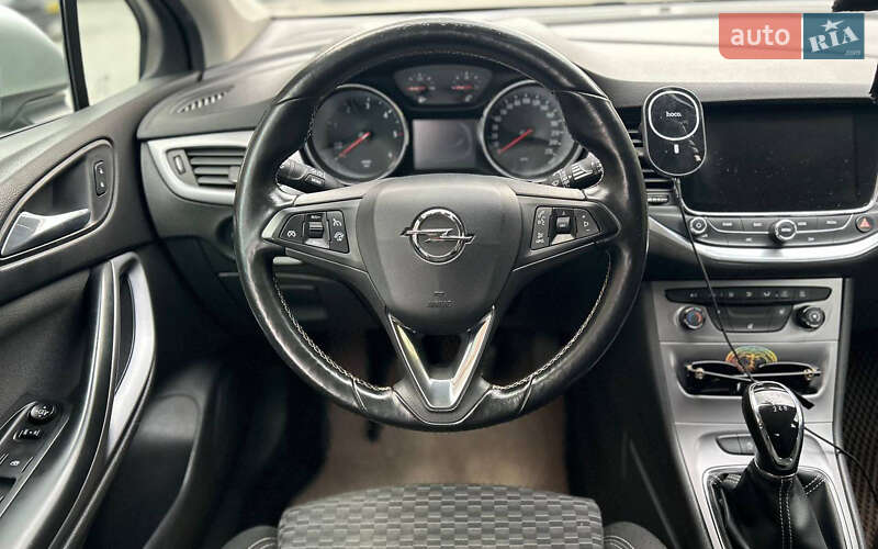 Універсал Opel Astra 2016 в Чернівцях