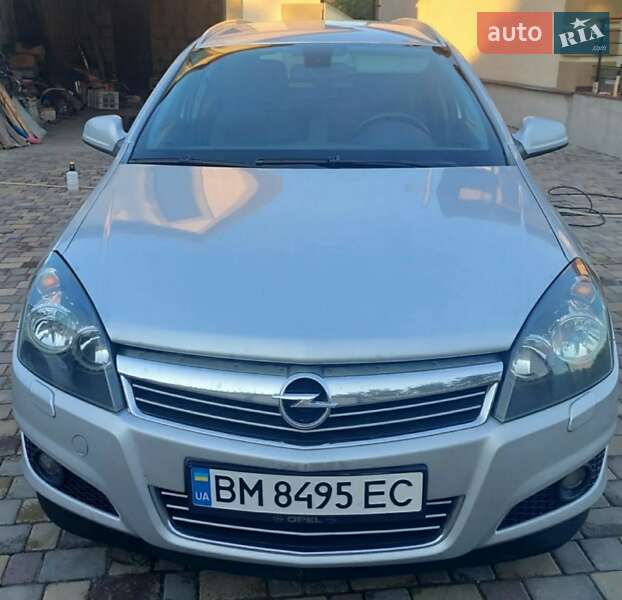 Универсал Opel Astra 2011 в Конотопе