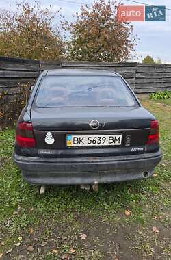 Седан Opel Astra 1994 в Вараші