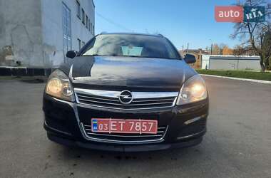 Универсал Opel Astra 2010 в Ровно