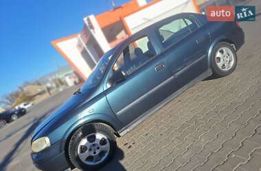 Седан Opel Astra 2005 в Чернівцях