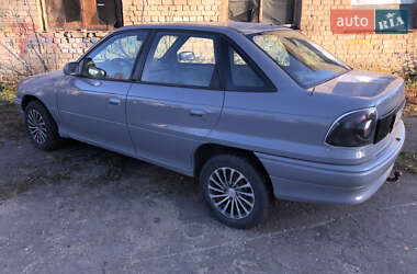 Седан Opel Astra 1995 в Ровно