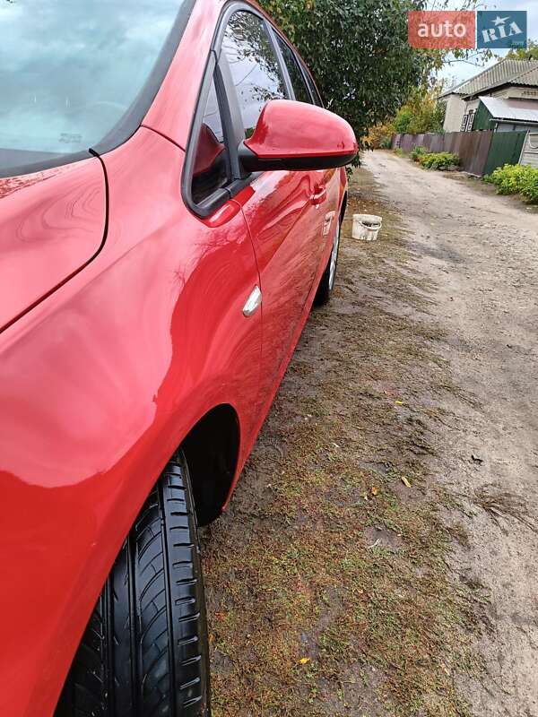Універсал Opel Astra 2012 в Ізюмі