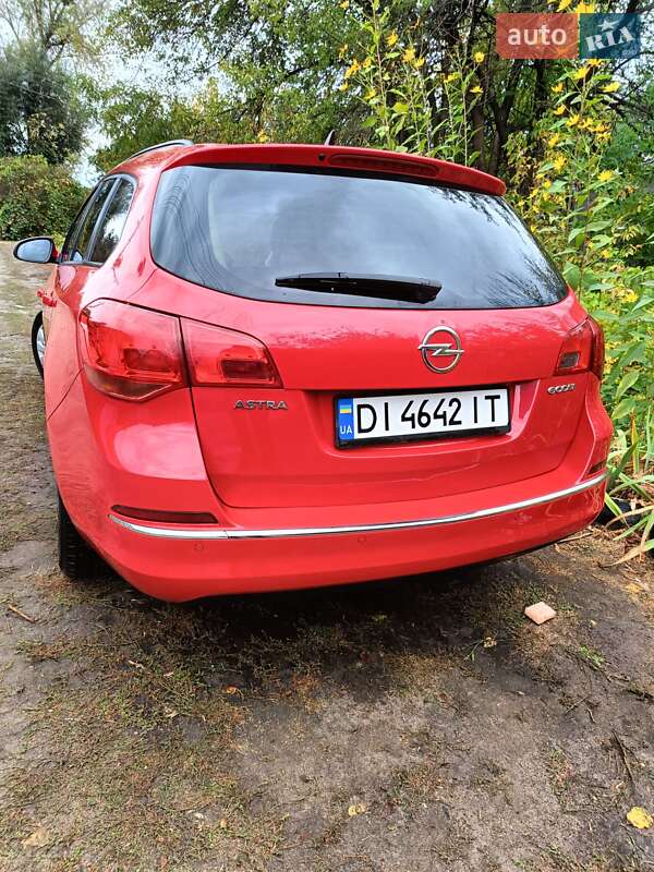 Універсал Opel Astra 2012 в Ізюмі