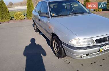 Седан Opel Astra 1998 в Благовещенском