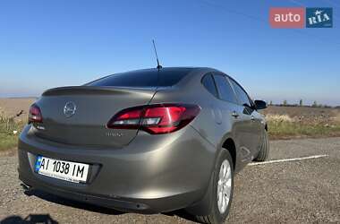 Седан Opel Astra 2015 в 