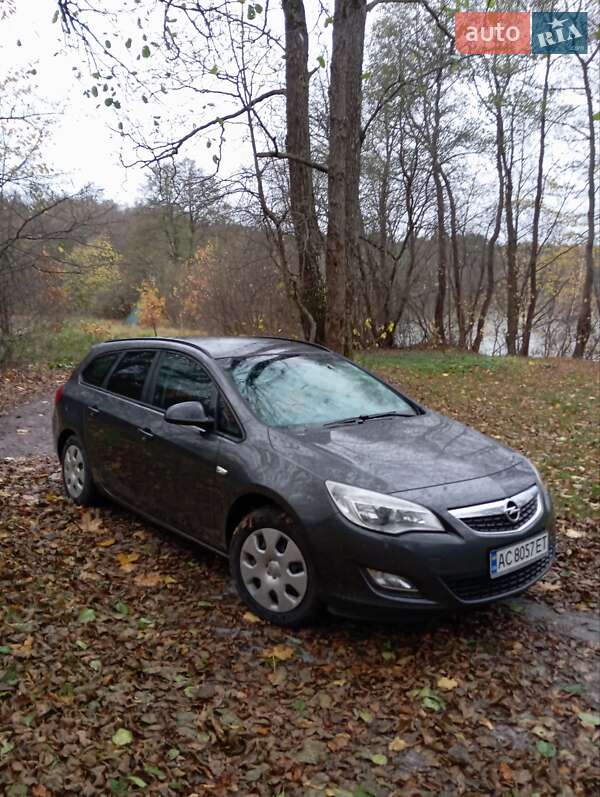 Opel Astra 2011