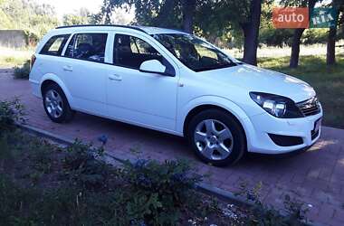 Універсал Opel Astra 2011 в Хоролі