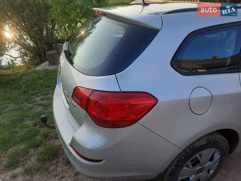 Универсал Opel Astra 2012 в Ратным