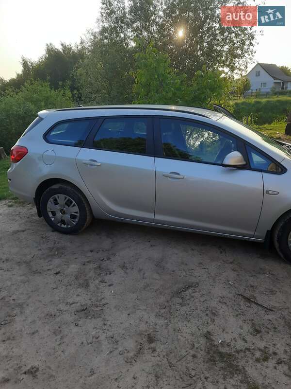 Универсал Opel Astra 2012 в Ратным