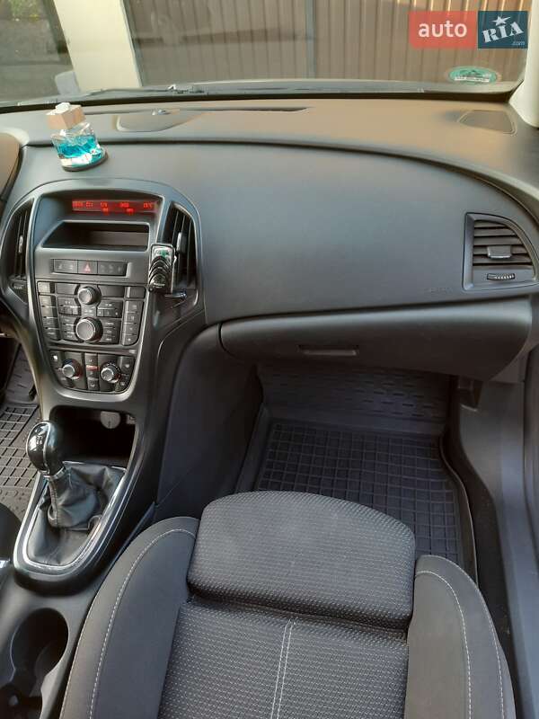 Универсал Opel Astra 2012 в Ратным