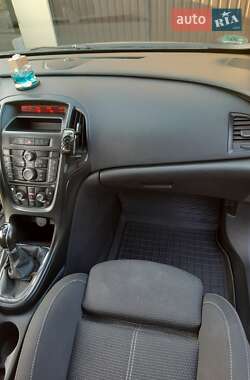 Универсал Opel Astra 2012 в 