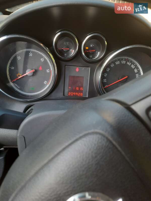 Универсал Opel Astra 2012 в Ратным