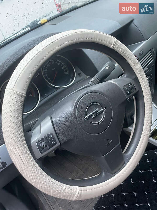 Универсал Opel Astra 2004 в Мерефа