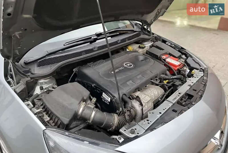 Універсал Opel Astra 2012 в Виноградові