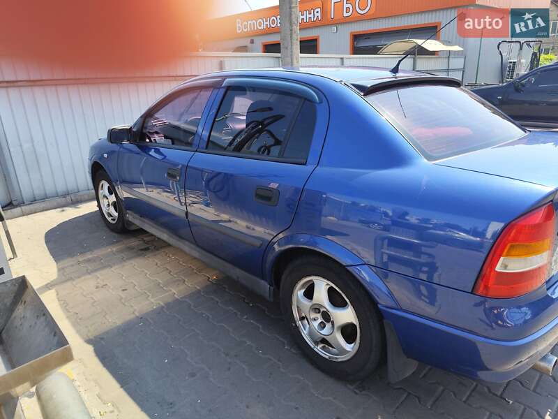 Седан Opel Astra 2006 в Киеве