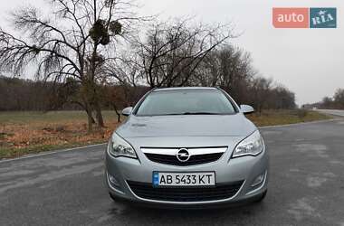 Универсал Opel Astra 2011 в 