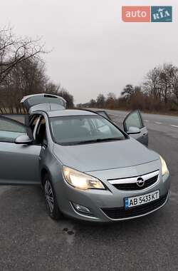 Универсал Opel Astra 2011 в 