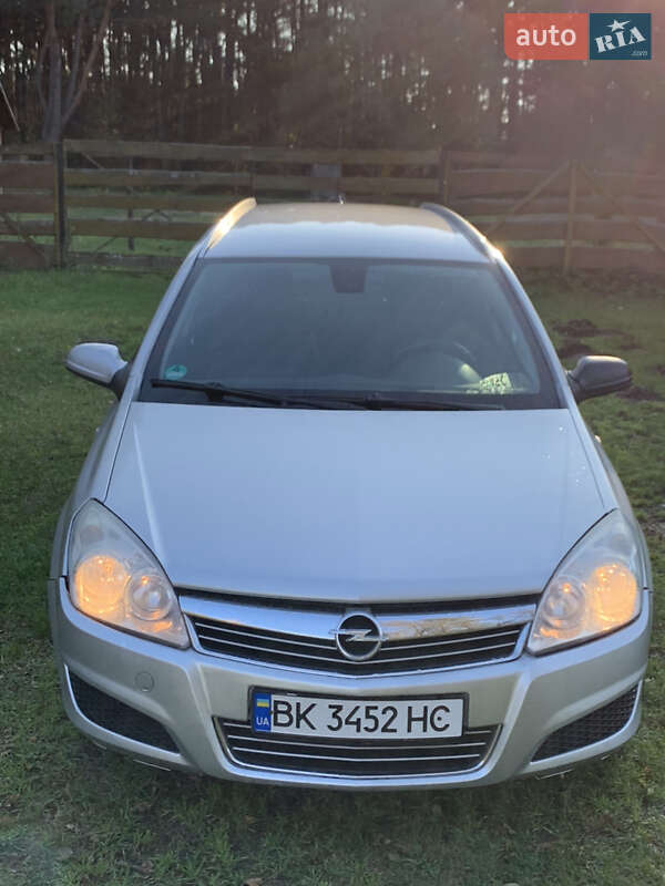 Универсал Opel Astra 2009 в Кременце