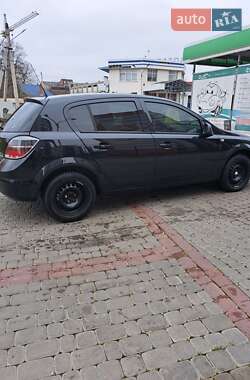 Хэтчбек Opel Astra 2012 в 
