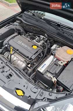 Хэтчбек Opel Astra 2012 в 