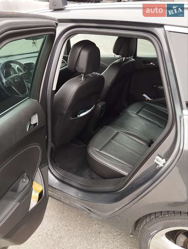 Универсал Opel Astra 2011 в Ровно