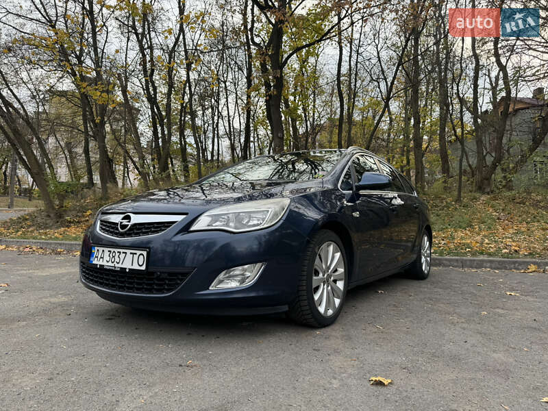 Універсал Opel Astra 2011 в Києві