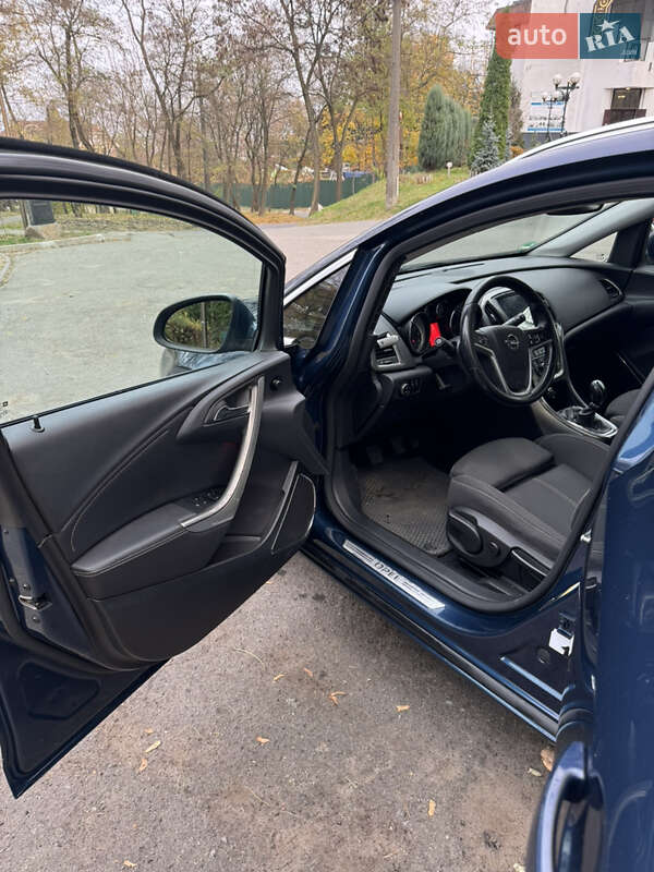 Універсал Opel Astra 2011 в Києві