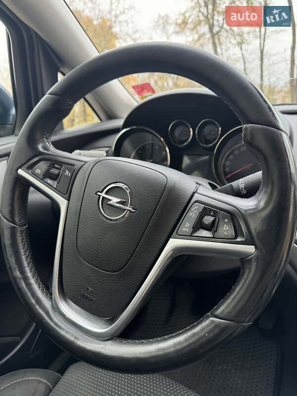 Універсал Opel Astra 2011 в Києві
