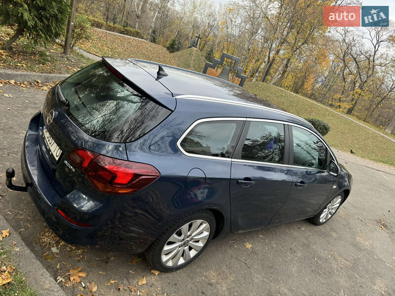 Універсал Opel Astra 2011 в Києві