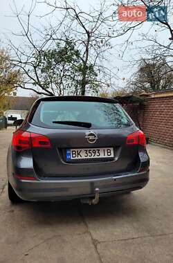 Универсал Opel Astra 2011 в Городке