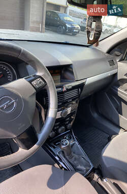 Универсал Opel Astra 2010 в 