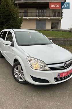 Универсал Opel Astra 2009 в Гельмязове