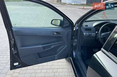 Седан Opel Astra 2005 в Самборе