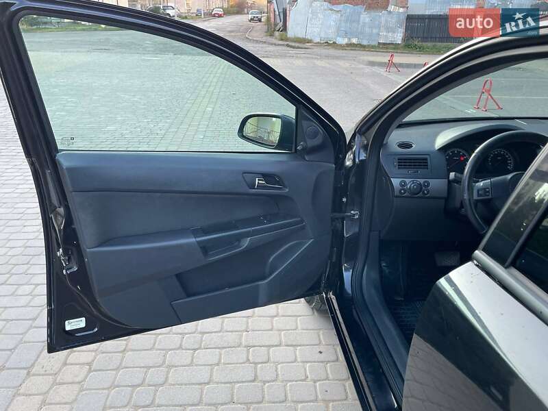 Седан Opel Astra 2005 в Самборе фото 2 Седан Opel Astra 2005 в Самборе