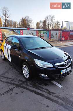 Хэтчбек Opel Astra 2011 в Киеве