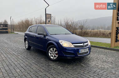 Хэтчбек Opel Astra 2008 в Тячеве